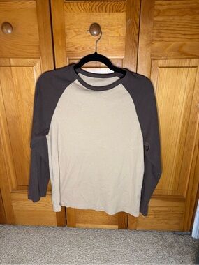 Brandy Melville Beige and Brown Long Sleeve Raglan Tee